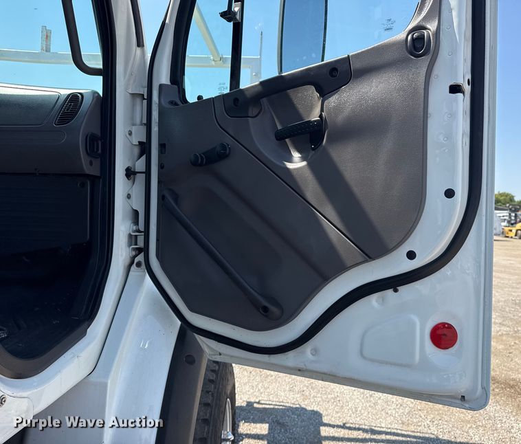 image for item NU9632 2012 Freightliner Business Class M2 grapple crane truck