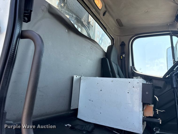 image for item NU9632 2012 Freightliner Business Class M2 grapple crane truck