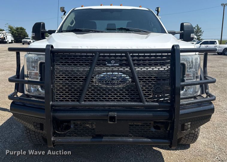 image for item NU9633 2017 Ford F550 Super Duty utility / service truck