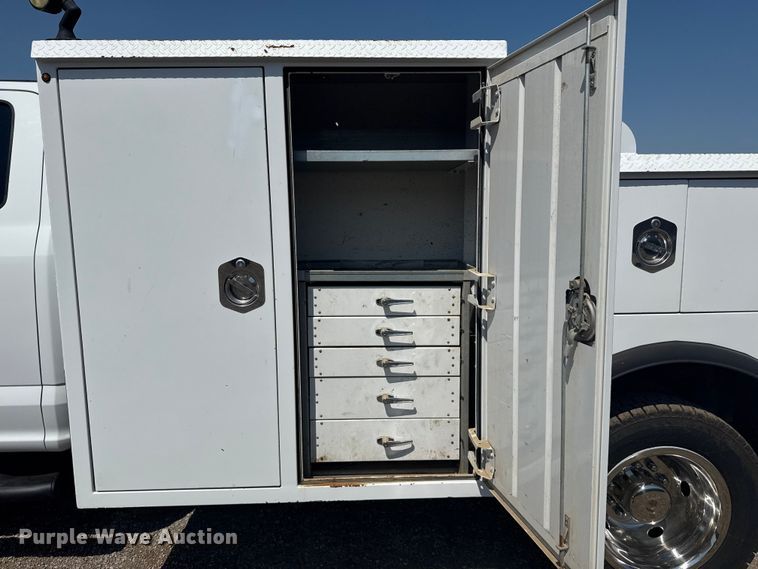 image for item NU9633 2017 Ford F550 Super Duty utility / service truck