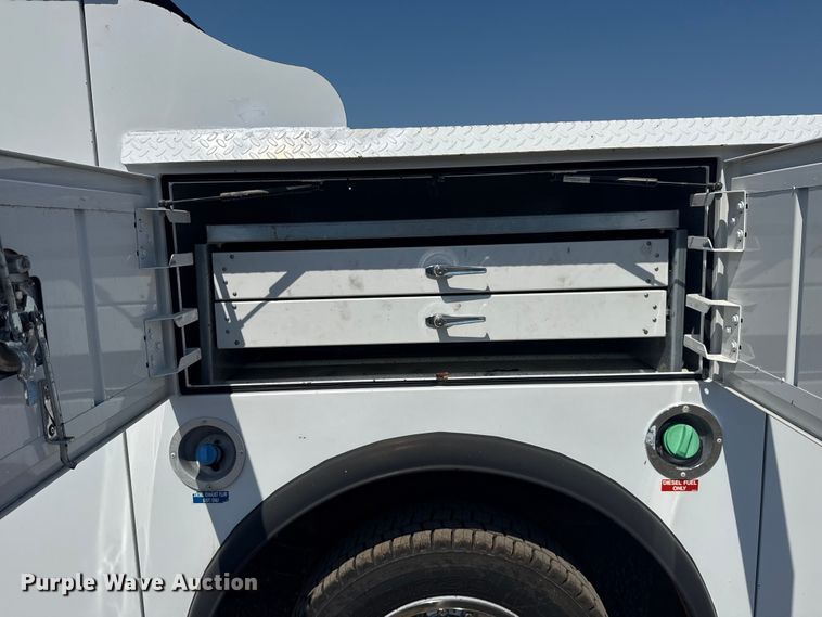 image for item NU9633 2017 Ford F550 Super Duty utility / service truck