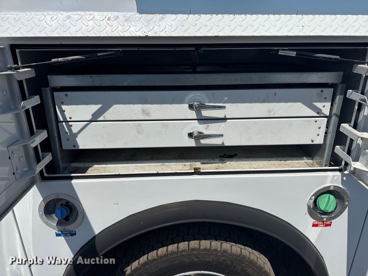 image for item NU9633 2017 Ford F550 Super Duty utility / service truck