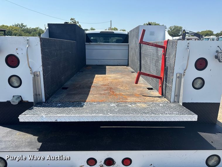 image for item NU9633 2017 Ford F550 Super Duty utility / service truck