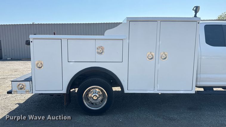 image for item NU9633 2017 Ford F550 Super Duty utility / service truck