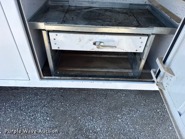 image for item NU9633 2017 Ford F550 Super Duty utility / service truck