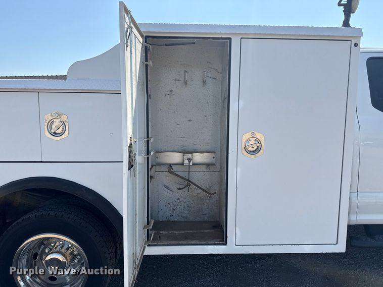 image for item NU9633 2017 Ford F550 Super Duty utility / service truck