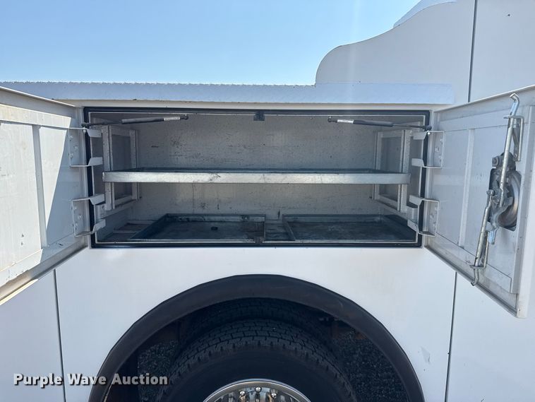 image for item NU9633 2017 Ford F550 Super Duty utility / service truck