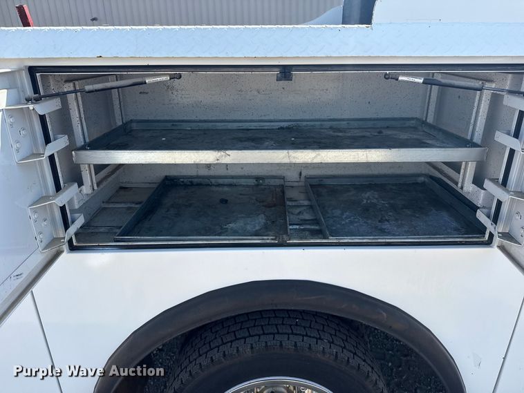 image for item NU9633 2017 Ford F550 Super Duty utility / service truck