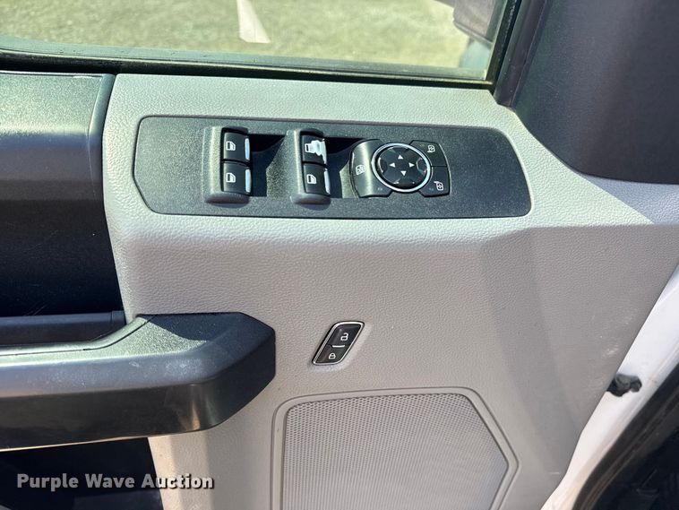 image for item NU9633 2017 Ford F550 Super Duty utility / service truck