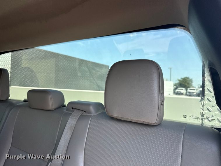 image for item NU9633 2017 Ford F550 Super Duty utility / service truck