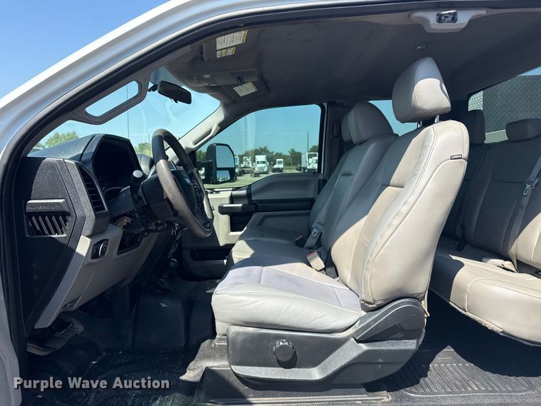 image for item NU9633 2017 Ford F550 Super Duty utility / service truck