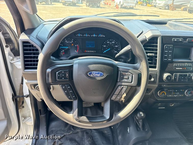 image for item NU9633 2017 Ford F550 Super Duty utility / service truck