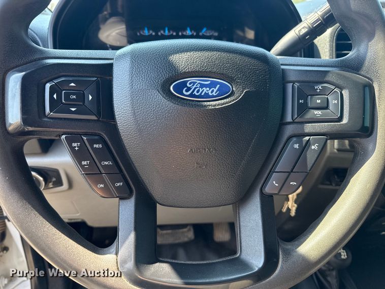 image for item NU9633 2017 Ford F550 Super Duty utility / service truck