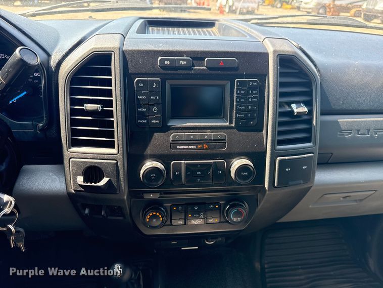 image for item NU9633 2017 Ford F550 Super Duty utility / service truck