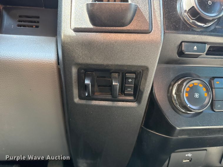 image for item NU9633 2017 Ford F550 Super Duty utility / service truck