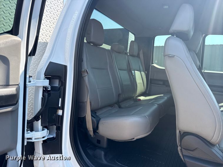 image for item NU9633 2017 Ford F550 Super Duty utility / service truck