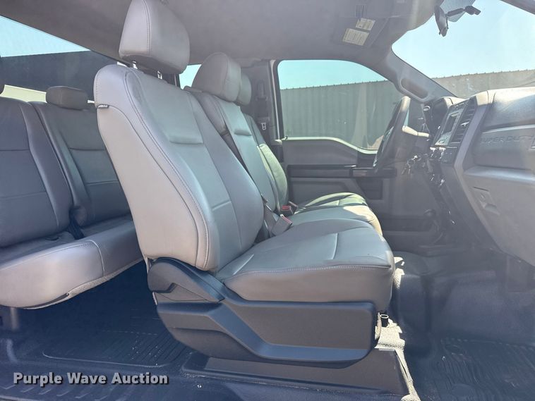 image for item NU9633 2017 Ford F550 Super Duty utility / service truck