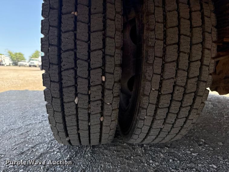 image for item NU9633 2017 Ford F550 Super Duty utility / service truck