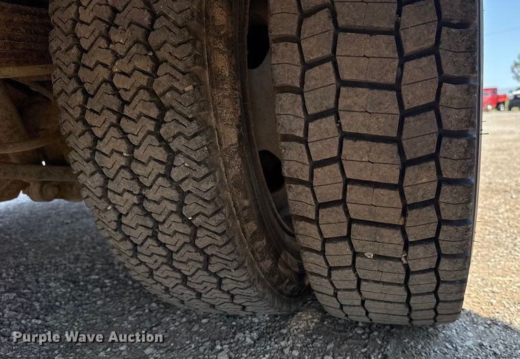 image for item NU9633 2017 Ford F550 Super Duty utility / service truck