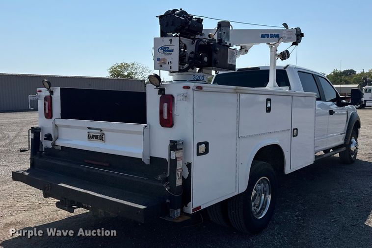 image for item NU9635 2019 Ford F350 Super Duty utility bed pickup truck