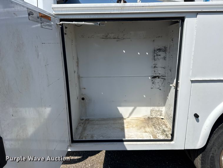 image for item NU9635 2019 Ford F350 Super Duty utility bed pickup truck