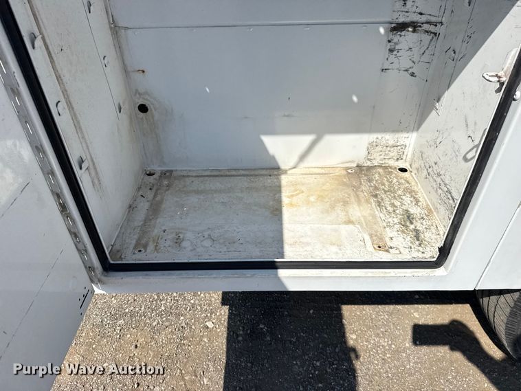 image for item NU9635 2019 Ford F350 Super Duty utility bed pickup truck