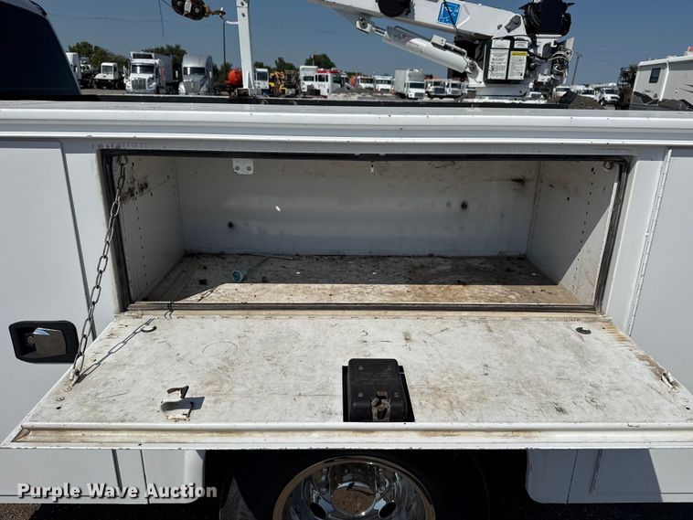 image for item NU9635 2019 Ford F350 Super Duty utility bed pickup truck