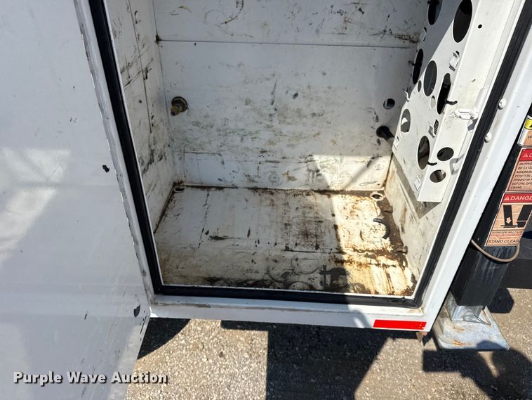 image for item NU9635 2019 Ford F350 Super Duty utility bed pickup truck