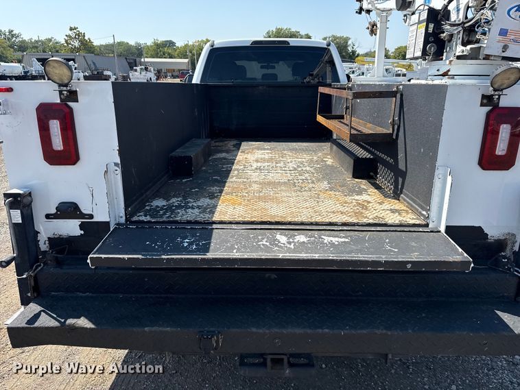 image for item NU9635 2019 Ford F350 Super Duty utility bed pickup truck