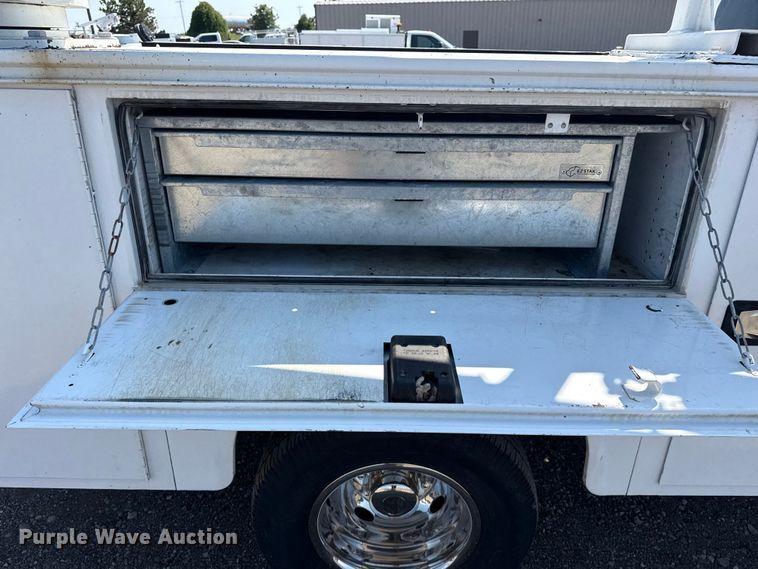 image for item NU9635 2019 Ford F350 Super Duty utility bed pickup truck