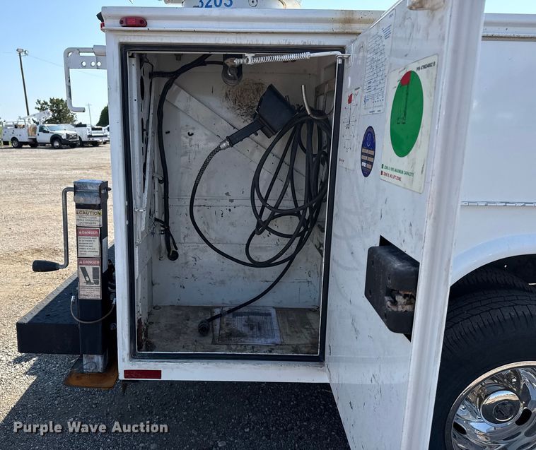 image for item NU9635 2019 Ford F350 Super Duty utility bed pickup truck