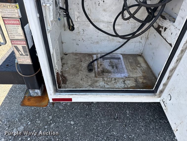 image for item NU9635 2019 Ford F350 Super Duty utility bed pickup truck