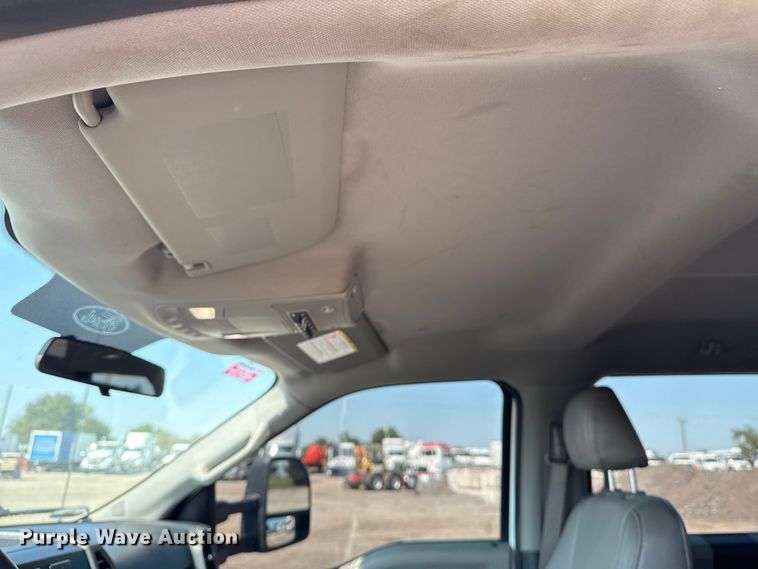 image for item NU9635 2019 Ford F350 Super Duty utility bed pickup truck