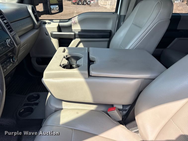 image for item NU9635 2019 Ford F350 Super Duty utility bed pickup truck