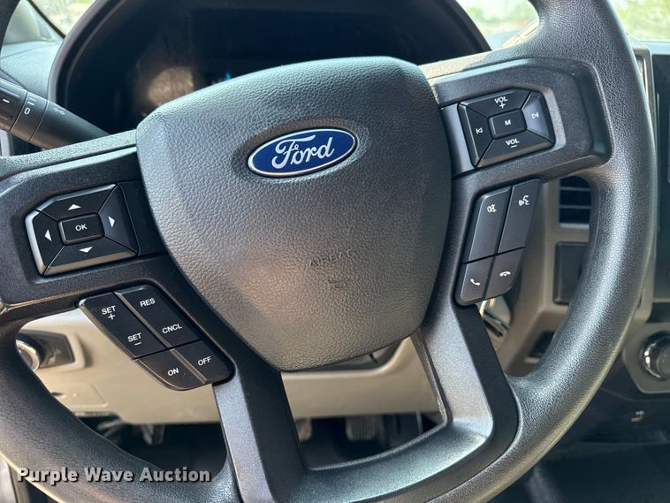 image for item NU9635 2019 Ford F350 Super Duty utility bed pickup truck