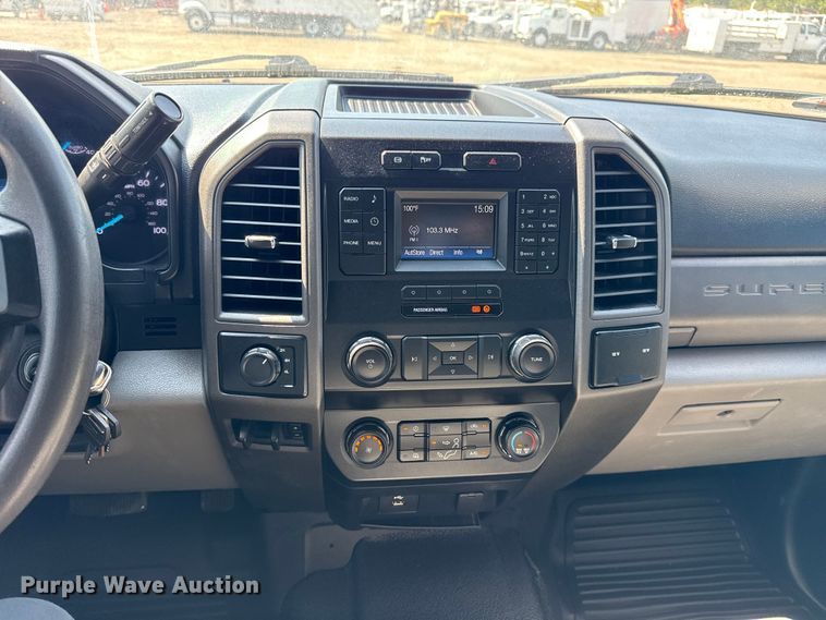 image for item NU9635 2019 Ford F350 Super Duty utility bed pickup truck