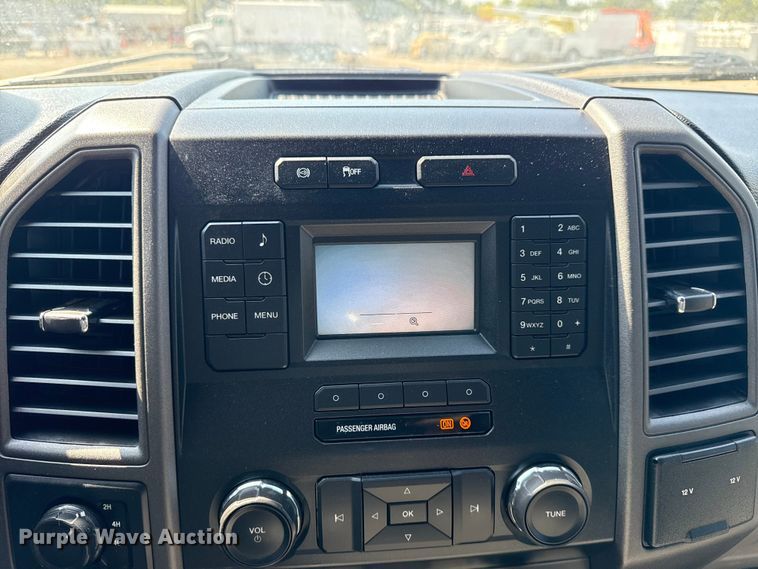 image for item NU9635 2019 Ford F350 Super Duty utility bed pickup truck