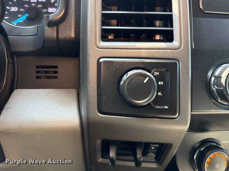 image for item NU9635 2019 Ford F350 Super Duty utility bed pickup truck