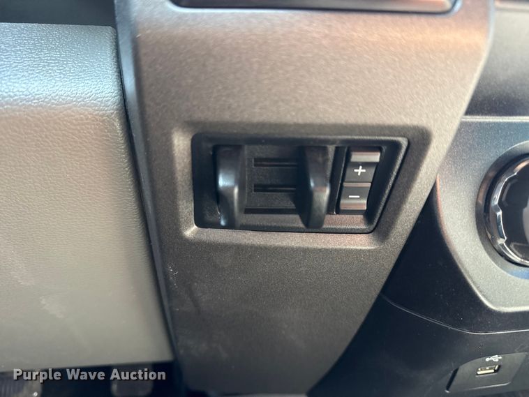 image for item NU9635 2019 Ford F350 Super Duty utility bed pickup truck