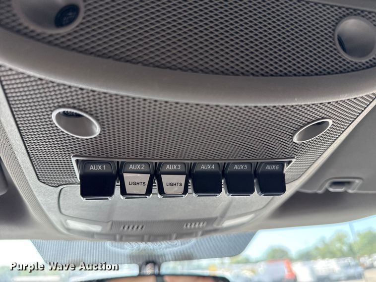 image for item NU9635 2019 Ford F350 Super Duty utility bed pickup truck