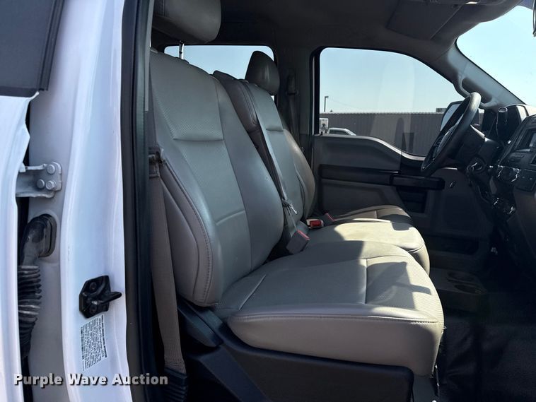 image for item NU9635 2019 Ford F350 Super Duty utility bed pickup truck