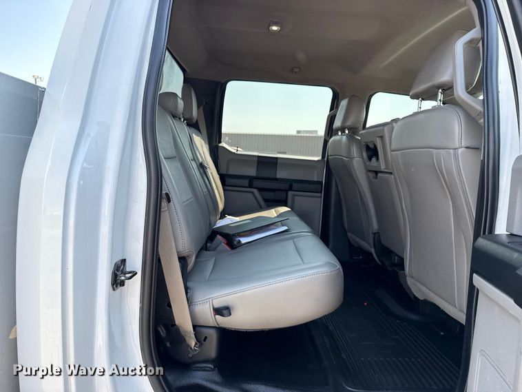 image for item NU9635 2019 Ford F350 Super Duty utility bed pickup truck