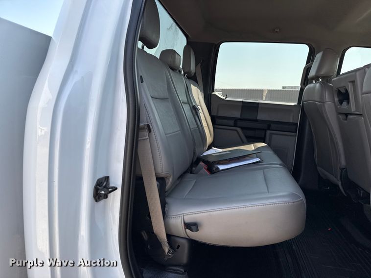 image for item NU9635 2019 Ford F350 Super Duty utility bed pickup truck