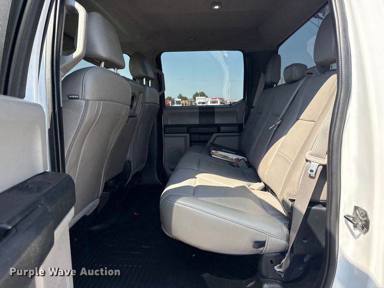 image for item NU9635 2019 Ford F350 Super Duty utility bed pickup truck