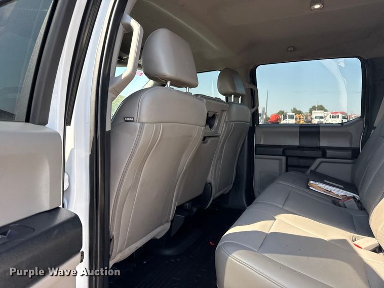 image for item NU9635 2019 Ford F350 Super Duty utility bed pickup truck