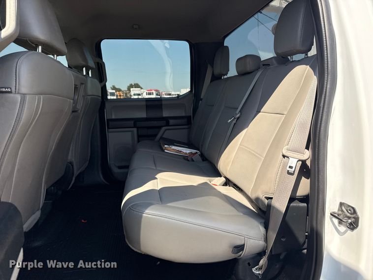 image for item NU9635 2019 Ford F350 Super Duty utility bed pickup truck