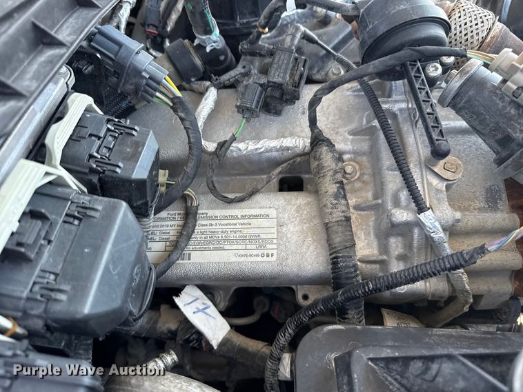 image for item NU9635 2019 Ford F350 Super Duty utility bed pickup truck