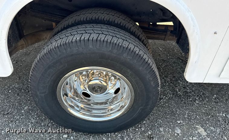 image for item NU9635 2019 Ford F350 Super Duty utility bed pickup truck