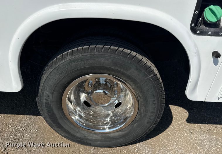 image for item NU9635 2019 Ford F350 Super Duty utility bed pickup truck