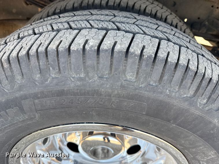 image for item NU9635 2019 Ford F350 Super Duty utility bed pickup truck